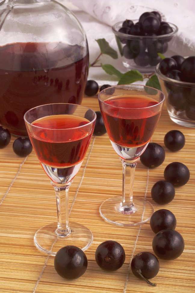 Jabuticaba Liqueur: Check it out step by step and make this recipe at home!