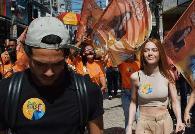 Sarah Poncio ‘threatens’ her boyfriend to vote for Bolsonaro Sarah Poncio ‘threatens’ her boyfriend to vote for Bolsonaro