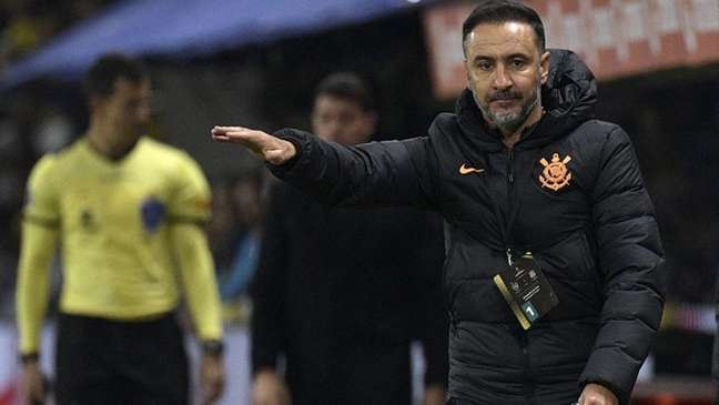 'Trabalho de Vitor Pereira no Corinthians é muito comum', diz Mauro Cezar