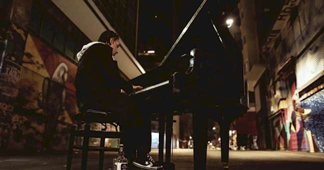 Raonir Braz talks about loneliness in the single “Beethoven” Raonir Braz talks about loneliness in the single “Beethoven”