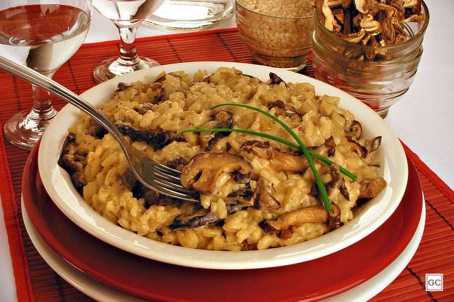 Mushroom risotto with meat - Photo: Guia da Cozinha Mushroom risotto with meat - Photo: Guia da Cozinha