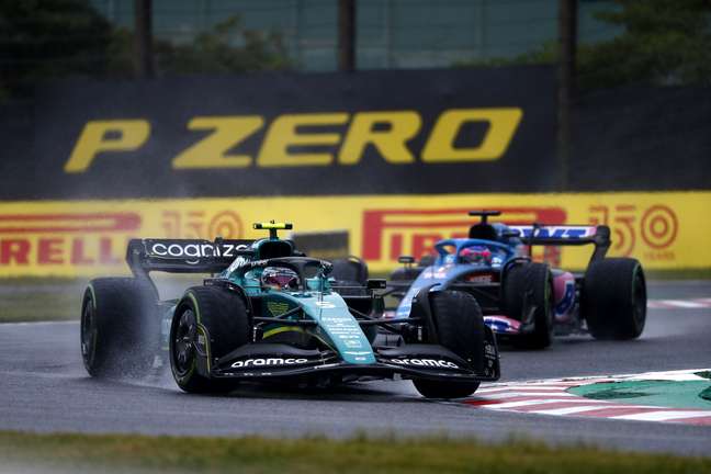Sebastian Vettel precisou arriscar os intermediários mesmo com a pista muito molhada para conseguir algum desempenho no Japão 
