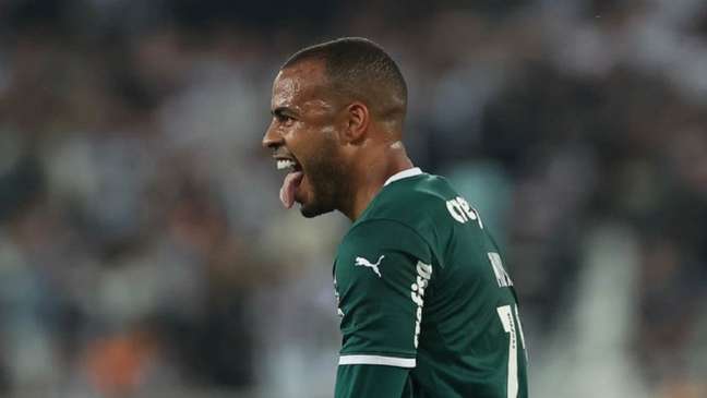 Mayke desponta em setor ofensivo do Palmeiras e pode receber 'recompensa' por grande fase