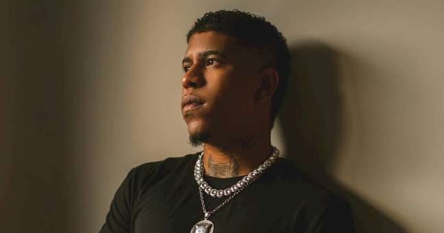 Kiaz releases the EP with Anitta and L7NNON