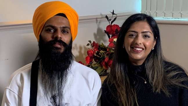 Sarina Kaur Dosanjh e seu marido Vik criaram uma instituição de caridade para ajudar aqueles que tiveram abortos.