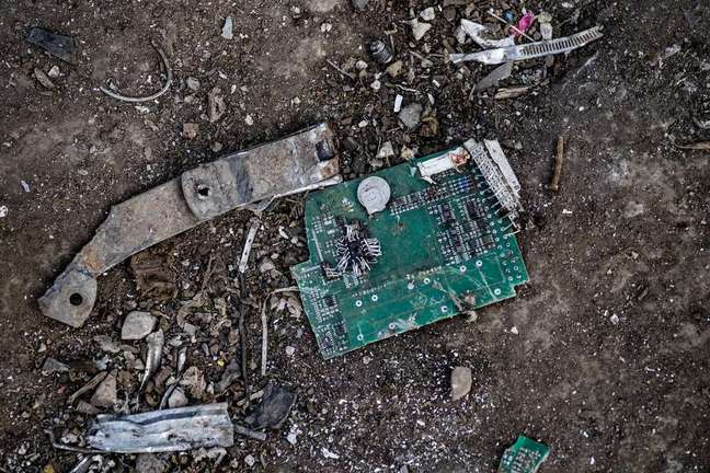 Lixo eletrônico pode causar problemas no solo, água e ar se descartados incorretamente (Imagem: Unsplash/Hans Ripa)