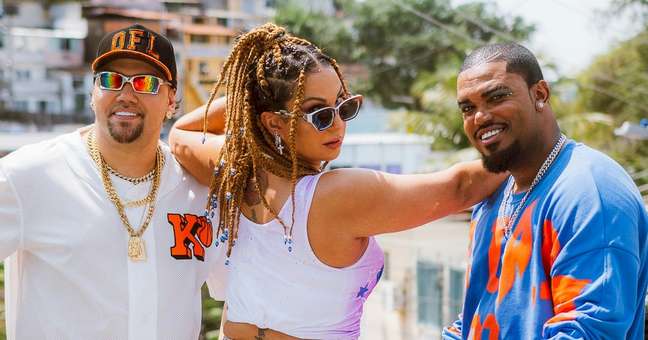 Valesca Popozuda joins Os Hawaianos in the rescue of Funk 2000