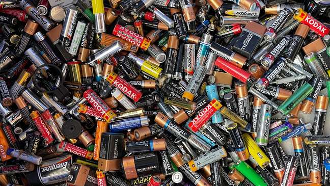 Unsplash/John Cameron / Canaltech Dia Mundial do Lixo Eletrônico: por que devemos reciclar esse produto?