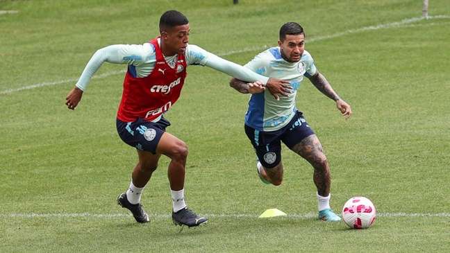 Palmeiras foca em jogadas ensaiadas e finaliza preparação para encarar rival São Paulo