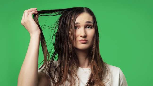 Oily hair: 7 habits that increase the oiliness of the strands