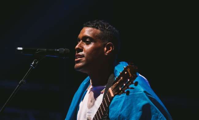 Haitian singer dies on stage during a concert in Paris
