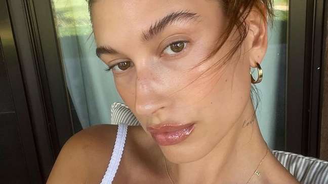 Hailey Bieber and the “Brownie Glazed Lips”: you understand the controversy of the time