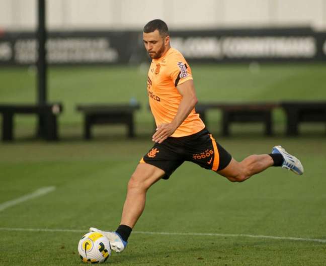 Júnior Moraes não emplaca e completa longo período sem atuar pelo Corinthians