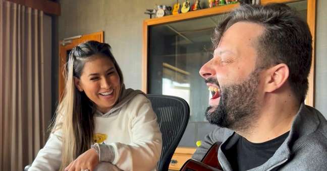 In a solo career, Simone Mendes joins producer Eduardo Pepato In a solo career, Simone Mendes joins producer Eduardo Pepato
