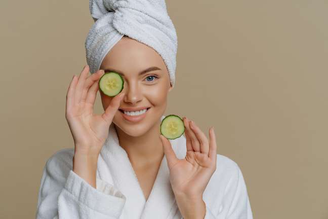 3 benefits of frozen cucumber for the eye area 3 benefits of frozen cucumber for the eye area