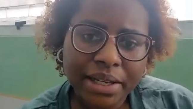 Deloana: "A gente se sentiu descart&aacute;vel, n&eacute;? Ficamos com essa vis&atilde;o de que &eacute; um ambiente em que a gente n&atilde;o vai ser bem-vindo por causa da forma que a gente pensa"