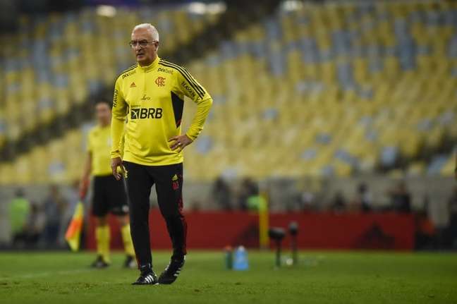 Dorival enaltece t&Atilde;&shy;tulo do Flamengo: 'Era quest&Atilde;&pound;o de honra voltar aqui um  dia'