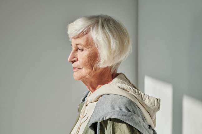 Why does hair turn white?