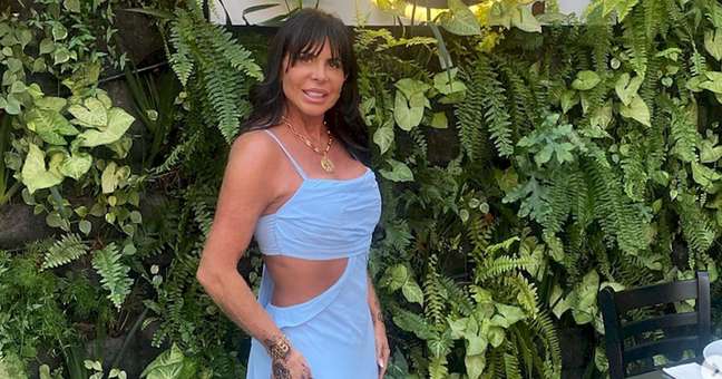 Gretchen poses in a thong on Instagram.  look at the photo
