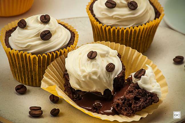 Coffee cupcakes with whipped cream - Photo: Guia da Cozinha Coffee cupcakes with whipped cream - Photo: Guia da Cozinha