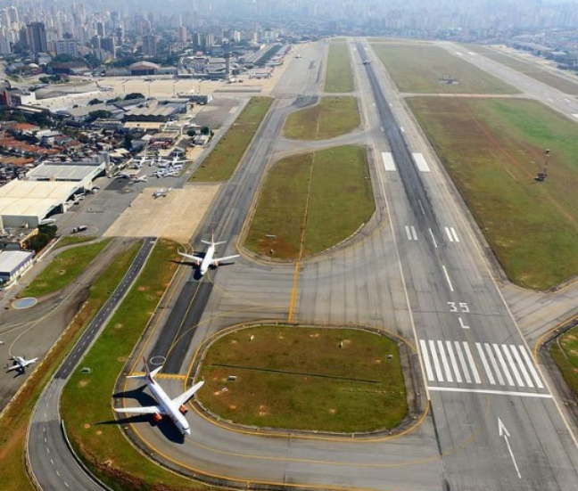 The Congonhas runway is closed after the dog escaped from the plane