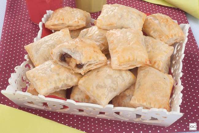 Puff pastry with apples and raisins - Photo: Guia da Cozinha Puff pastry with apples and raisins - Photo: Guia da Cozinha