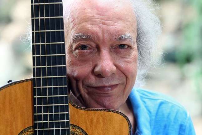Erasmus Carlos remains hospitalized, but warns: ‘I am very much alive’