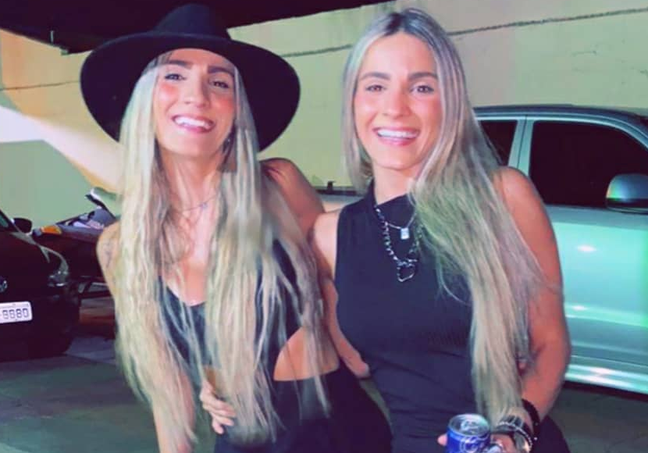 As gêmeas em uma foto postada no perfil conjunto delas no Instagram