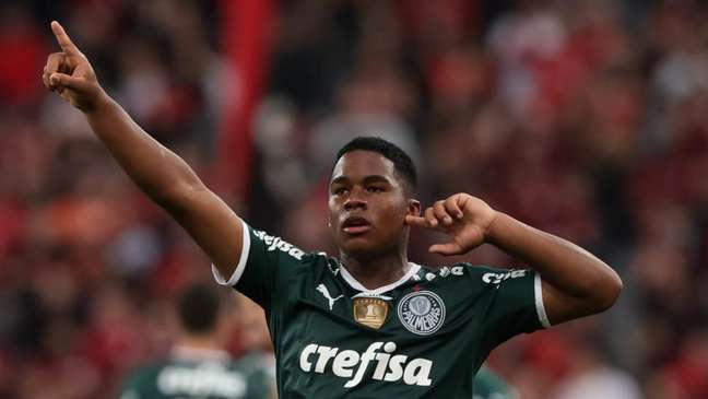 Jornalistas do Brasil e do mundo exaltam Endrick após primeiros gols pelo Palmeiras; veja as reações