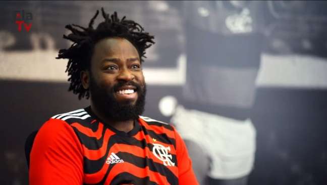 Ator Douglas Silva se declara pelo Flamengo: o tem como explicar