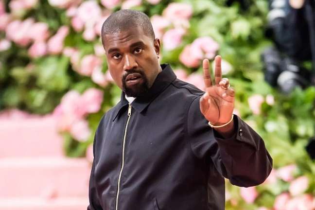 Kanye West has already paid a deal to a former employee for Nazi speeches in the workplace, website says
