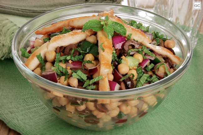 Chickpea Salad with Chicken - Photo: Guia da Cozinha Chickpea Salad with Chicken - Photo: Guia da Cozinha