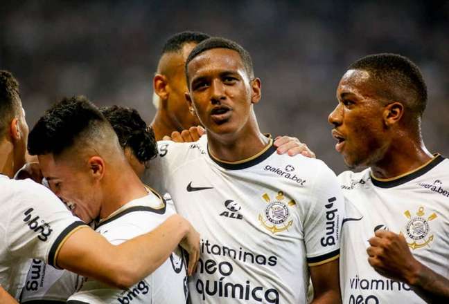 Robert Renan é destaque em empate do Corinthians; veja números