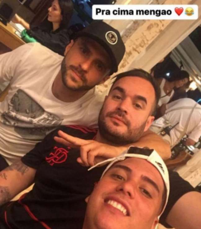 Júnior Moraes esclarece situação com torcedores do Flamengo após foto viralizar