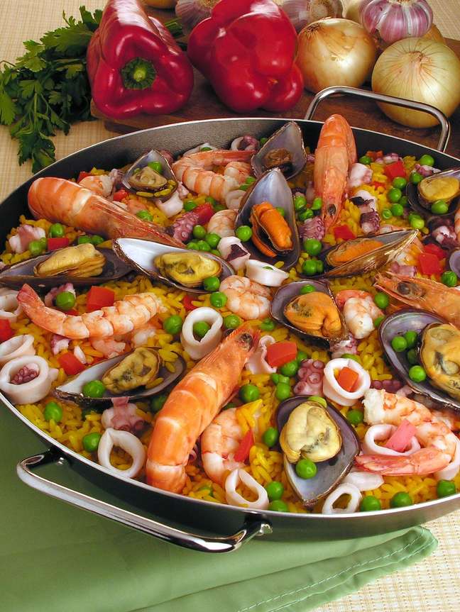 Paella is no mystery – bring Spain to your Sunday menu Paella is no mystery – bring Spain to your Sunday menu