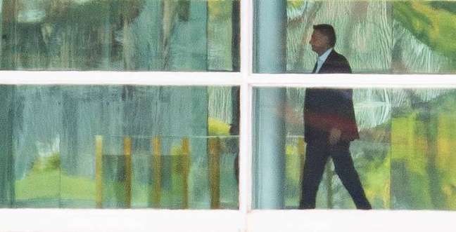 Bolsonaro silencia, mas integrantes do governo conversam com chapa de Lula  sobre transi&ccedil;&atilde;o