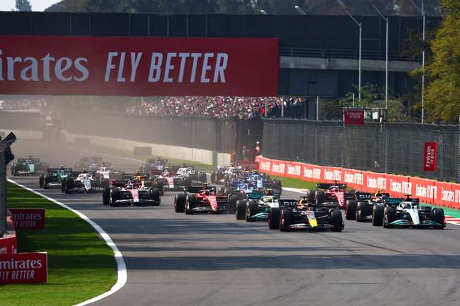 Max Verstappen pasó de la pole a la victoria en Hermanos Rodríguez 