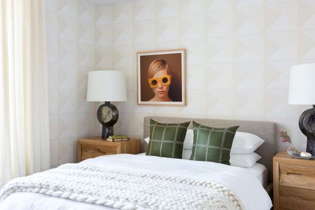 How to transform a room with just wallpaper?