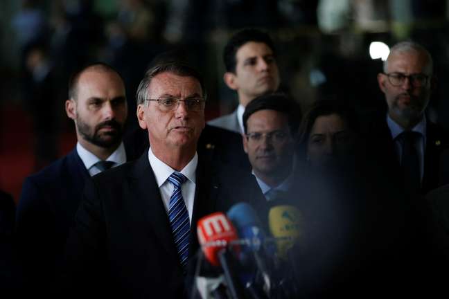 Jornais no exterior destacam que Bolsonaro evita reconhecer derrota para  Lula