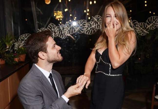 Carla Diaz proposes herself and shows the engagement ring on social media