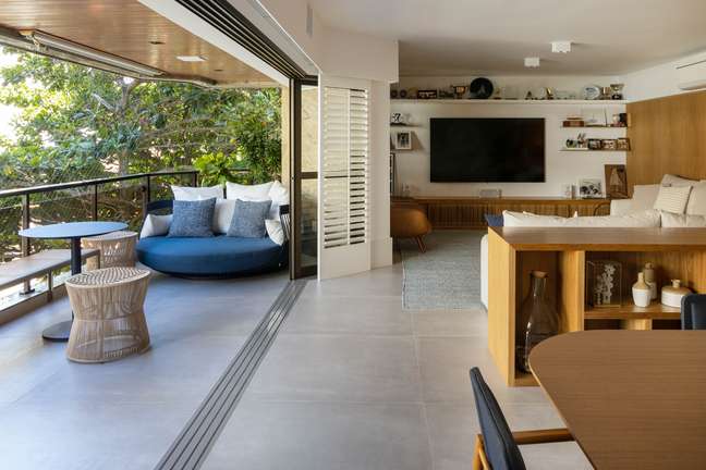 The decor of the apartment was inspired by the lightness of the sea