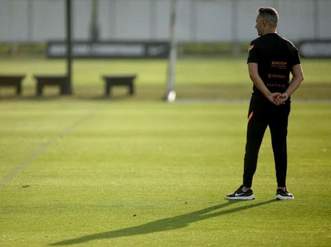 Corinthians e Vítor Pereira tentam 'última cartada' para a permanência do treinador