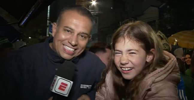 Filha de apresentador 'se perde' do pai durante festa do Palmeiras