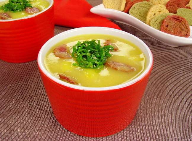 Green cabbage broth with cassava - Photo: Guia da Cozinha