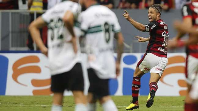 Em alta fora de casa, Flamengo defende longo tabu contra o Coritiba; veja o retrospecto