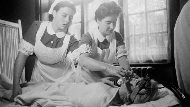 A terapia eletroconvulsiva (ECT) ou terapia de eletrochoque entrou em uso na d&eacute;cada de 1930.