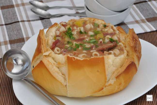 Bean broth with pasta - Photo: Guia da Cozinha