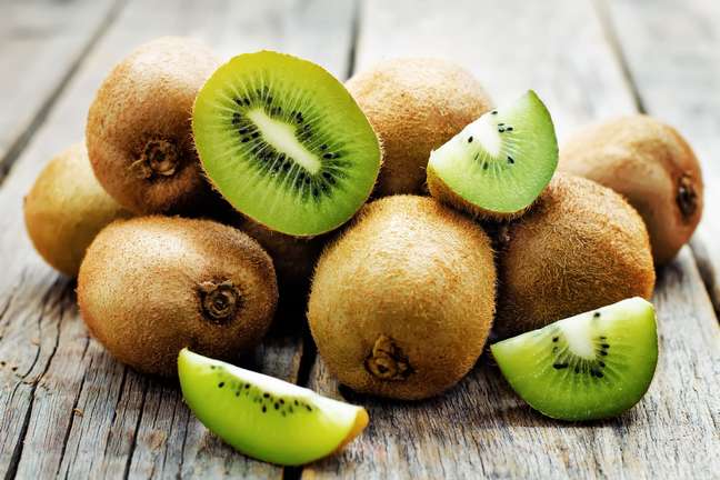 O kiwi &eacute; uma fruta termog&ecirc;nica e ajuda no emagrecimento 