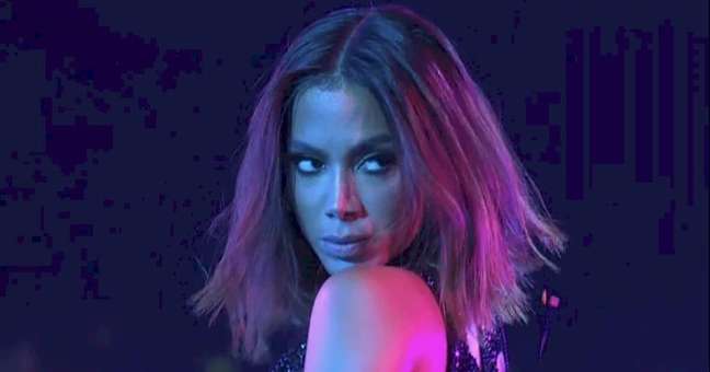 Anitta in Spain: the woman moves away from the singer during the presentation