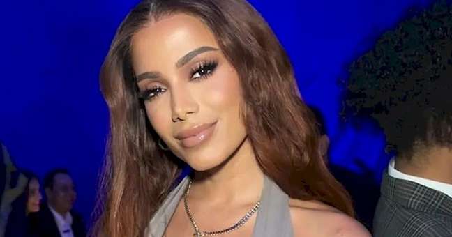 Anitta shows off bold looks and featured breasts on Instagram